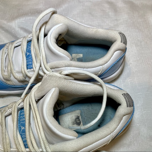 Jordan 11 low UNC! Grade school size 4Y. Really good shape! - Picture 7 of 9